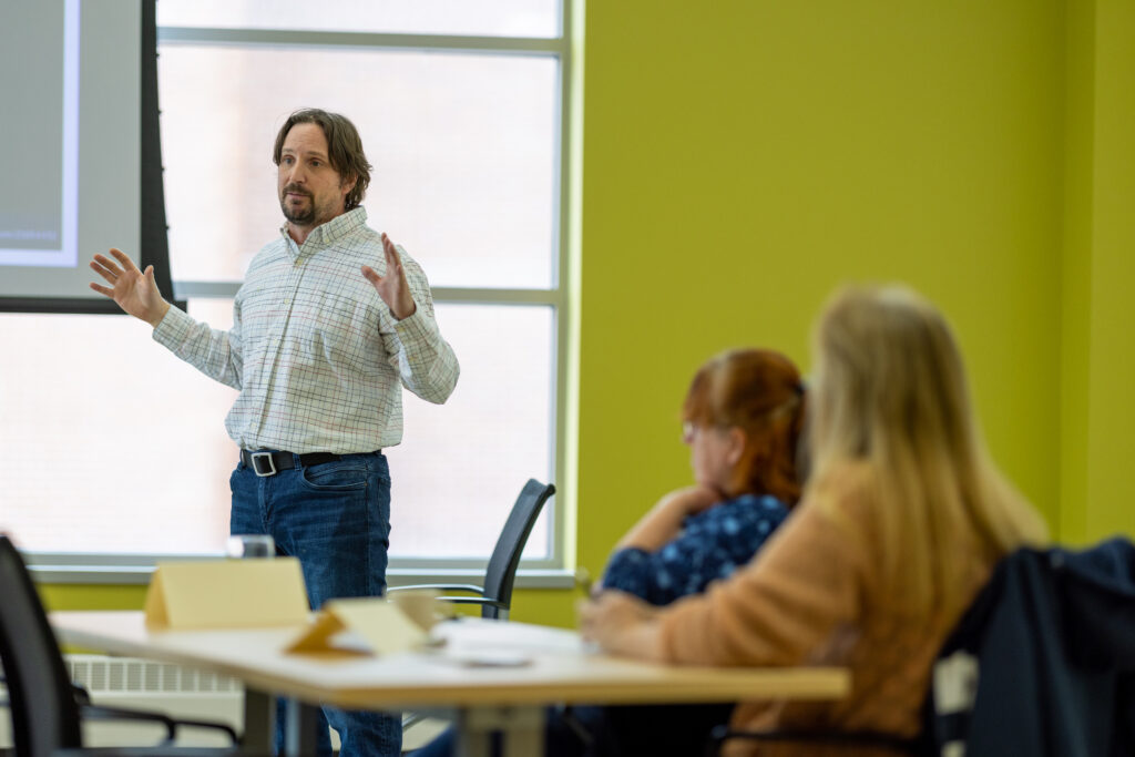 Photo of an instructor presenting to a continuing education class