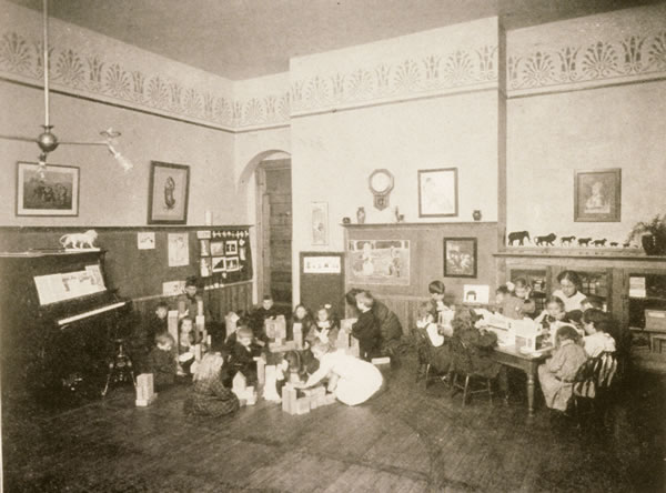 Black and white photo of children in classroom