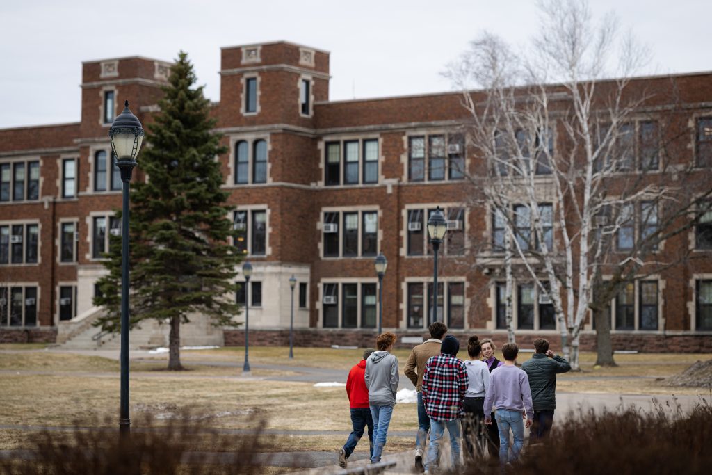 Group of students touring UW-Superior